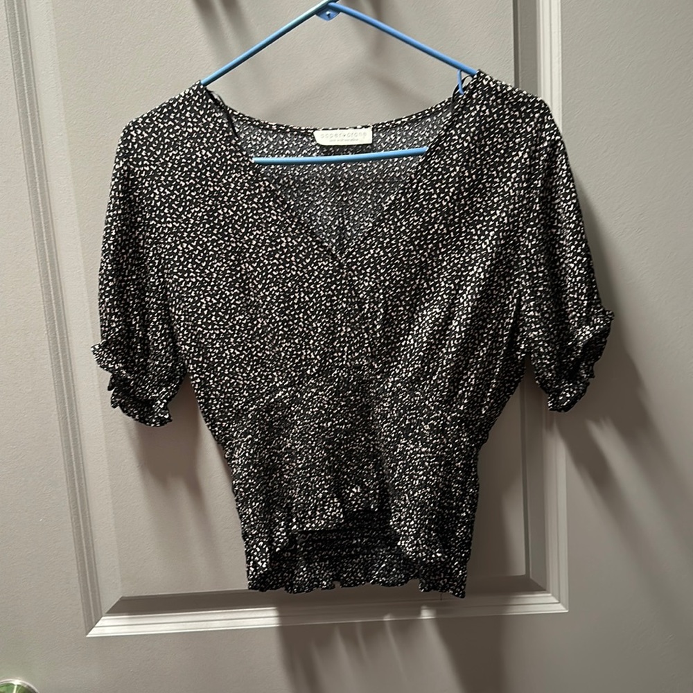 Paper Crane black and tan top! Cropped with elastic bottom. Medium.